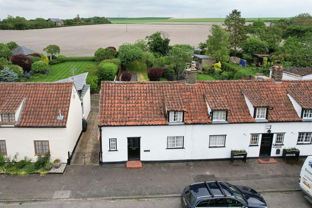 2 bedroom terraced house for sale in Commercial End, Swaffham Bulbeck, Cambridge, CB25