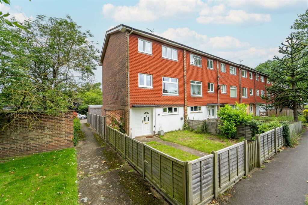 4 bedroom town house for sale in New Cheveley Road, Newmarket, CB8