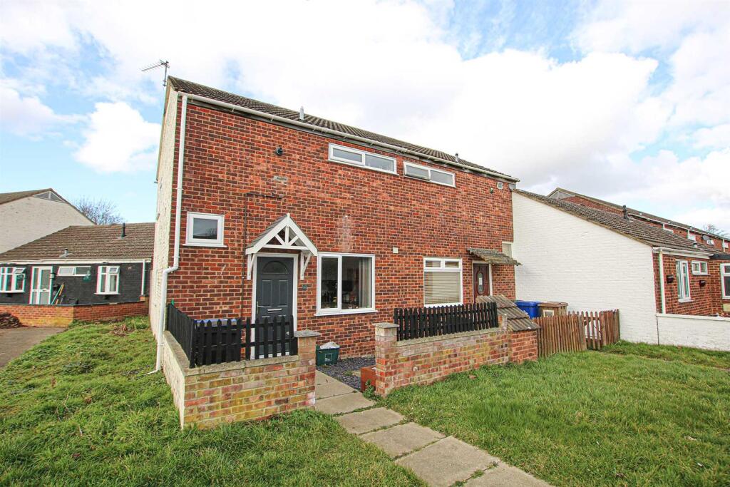 Main image of property: Pinza Close, Newmarket