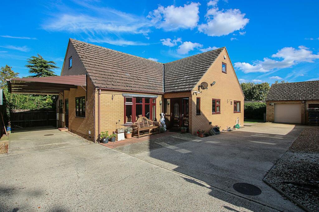 4 bedroom detached house for sale in Red House Gardens, Soham, Ely, CB7