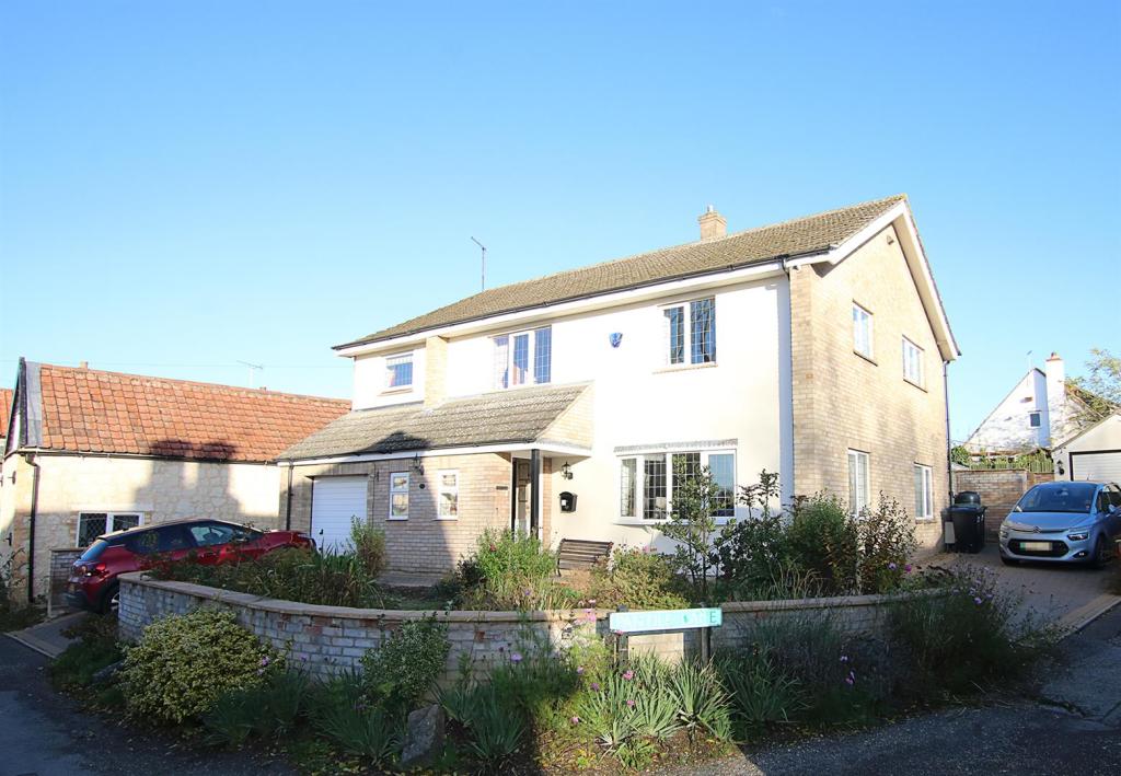 5 bedroom detached house for sale in Low Road, Burwell, Cambridge, CB25