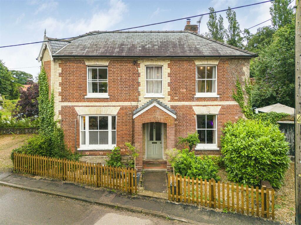 4 bedroom detached house for sale in High Street, Cheveley, Newmarket, CB8