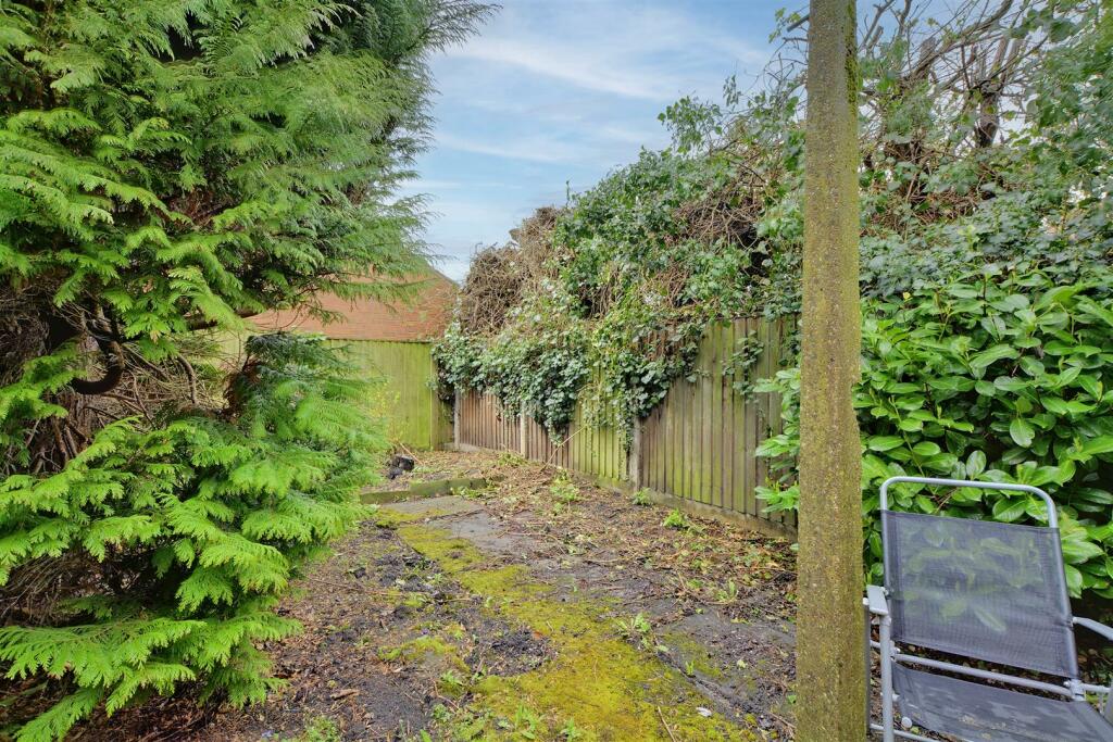 3 bedroom detached house for sale in Burnbreck Gardens, Wollaton