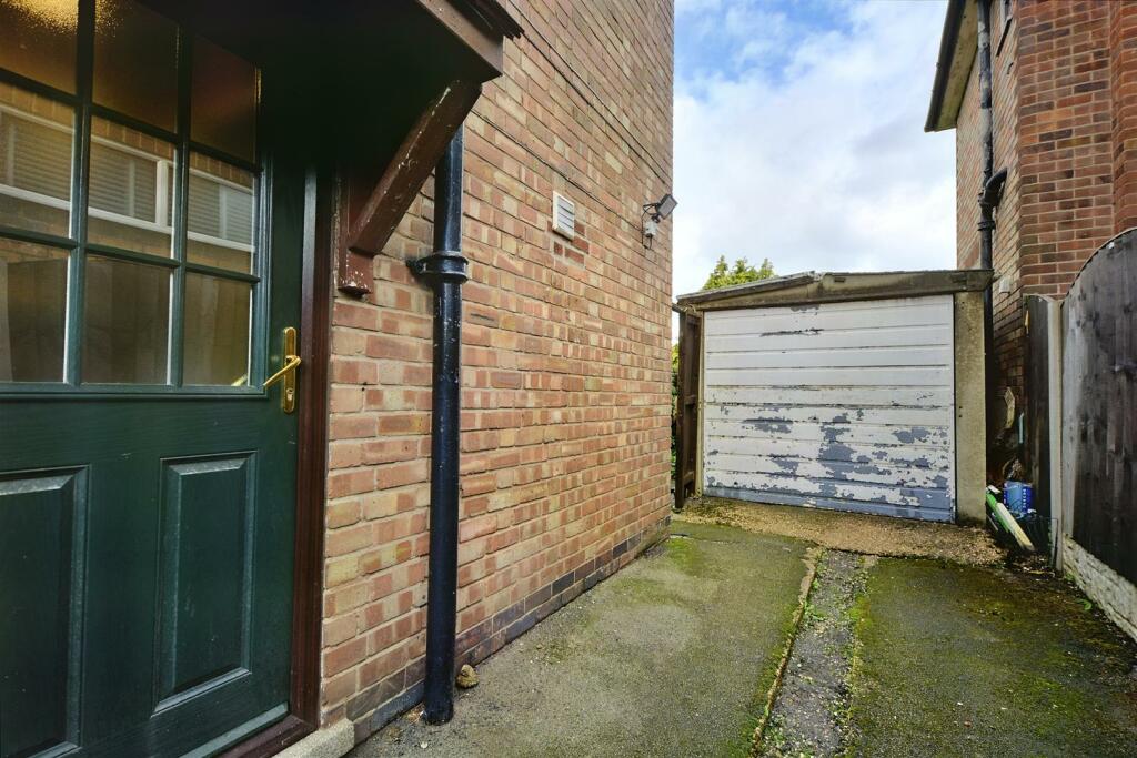 3 bedroom detached house for sale in Burnbreck Gardens, Wollaton, Nottingham, NG8