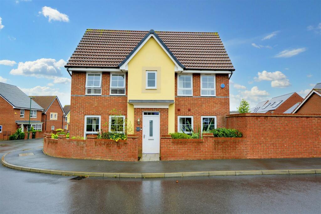 3 bedroom house for sale in Lynncroft Street, Nottingham, NG8