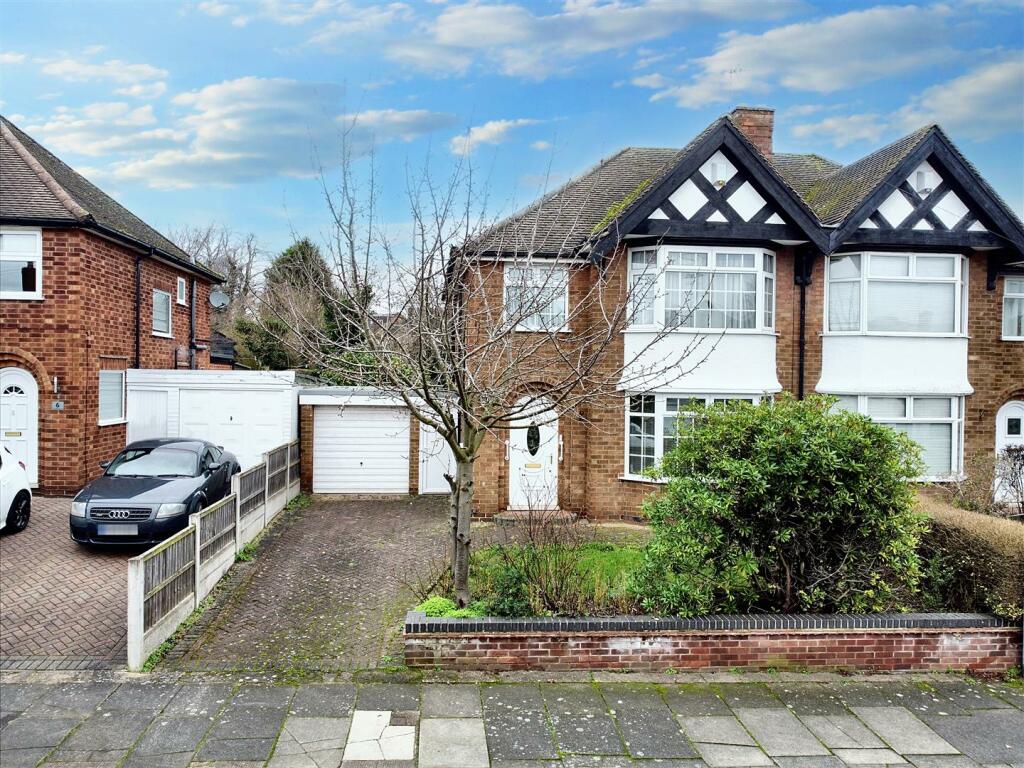 3 bedroom semidetached house for sale in Sandringham Drive, Bramcote, Nottingham, NG9