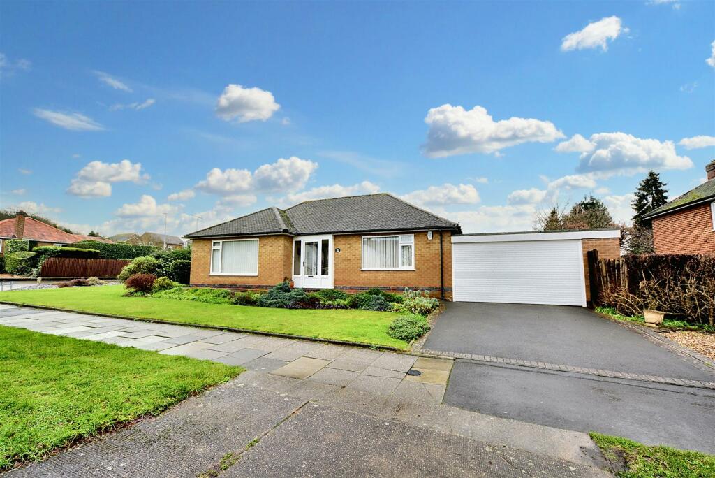 2 bedroom detached bungalow for sale in Bramcote Lane, Nottingham, NG8