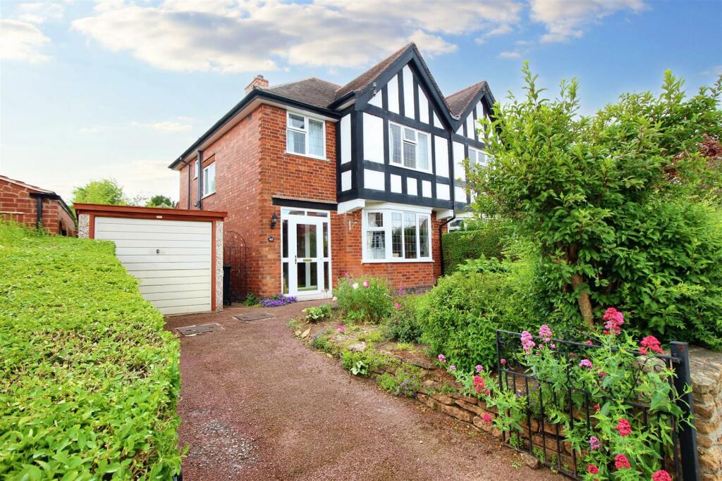 4 bedroom semidetached house for sale in Farm Road, Chilwell