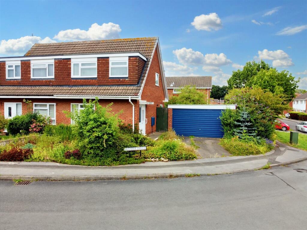 3 bedroom semidetached house for sale in Latimer Drive, Bramcote