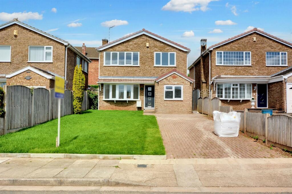 3 bedroom detached house for sale in Leamington Drive, Chilwell, NG9