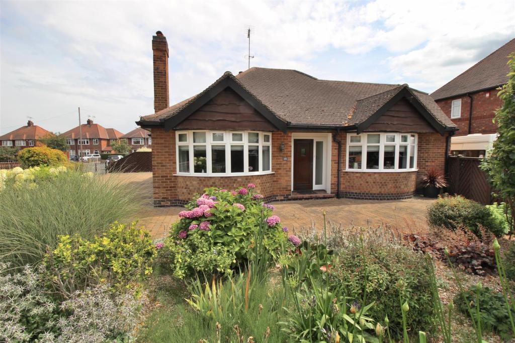 2 bedroom bungalow for sale in Bye Pass Road, Beeston, Nottingham, NG9