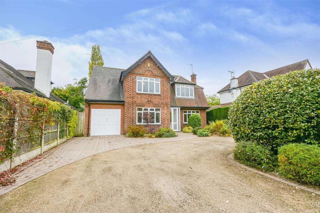 4 bedroom detached house for sale in Wollaton Vale, Nottingham, NG8