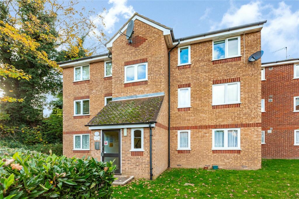 1 bedroom apartment for sale in Latimer Drive, Hornchurch, RM12