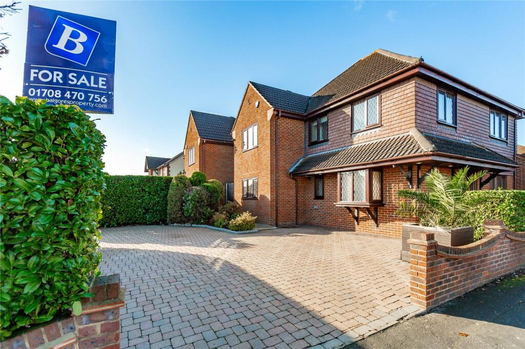 4 bedroom detached house for sale in Parkstone Avenue, Emerson Park, RM11