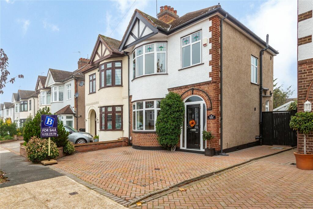 3 bedroom semidetached house for sale in Stanley Road, Hornchurch, RM12