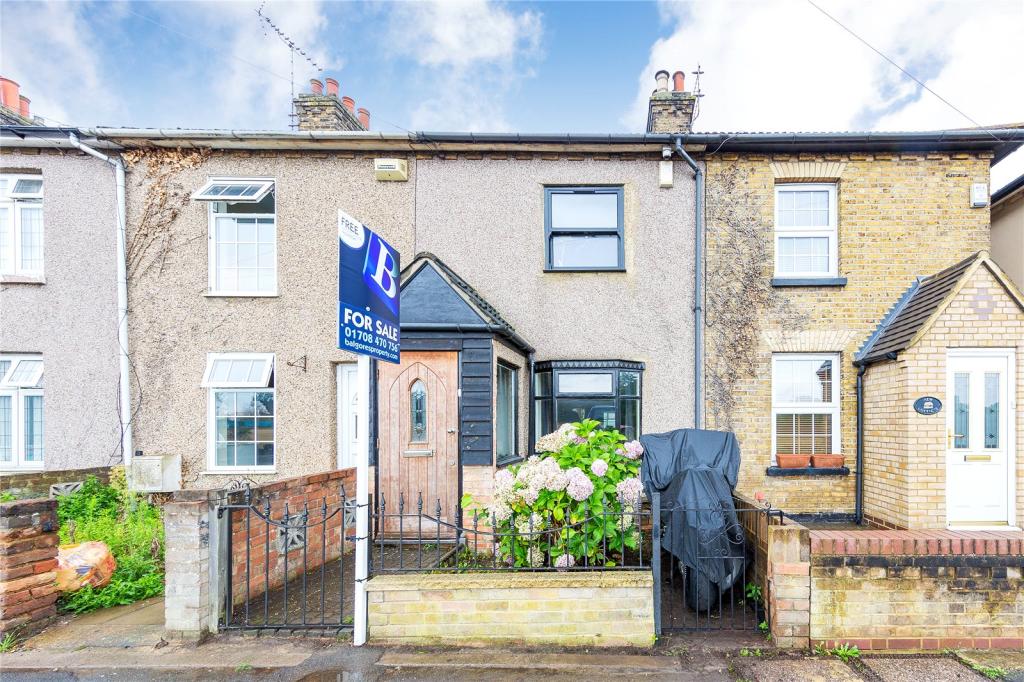 2 bedroom terraced house for sale in New Cottages, Wennington Road