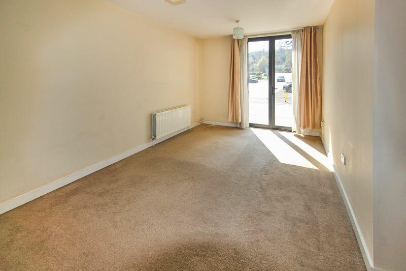 2 bedroom flat for sale in Godstone Road, Whyteleafe, CR3