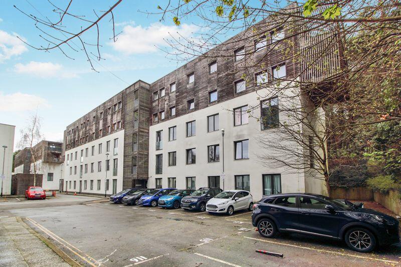 2 bedroom flat for sale in Godstone Road, Whyteleafe, CR3