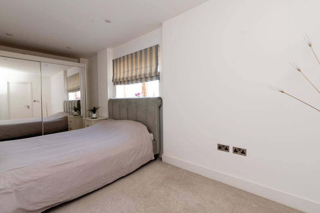 2 bedroom flat for sale in Empire Way, Caerdydd, Empire Way, Cardiff, CF11