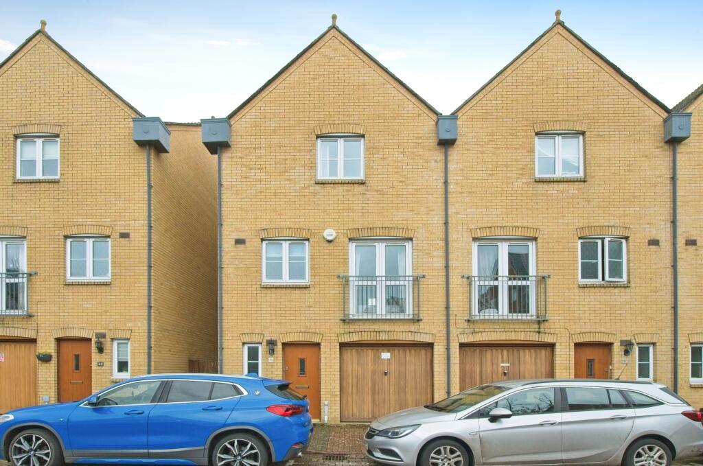 3 bedroom town house for sale in Harrowby Street, Cardiff, CF10