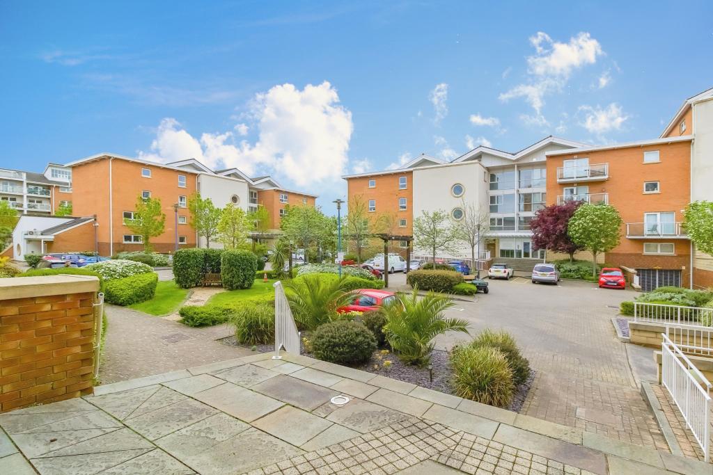 Studio flat for sale in Lynton Court, Chandlery Way, Cardiff, Caerdydd