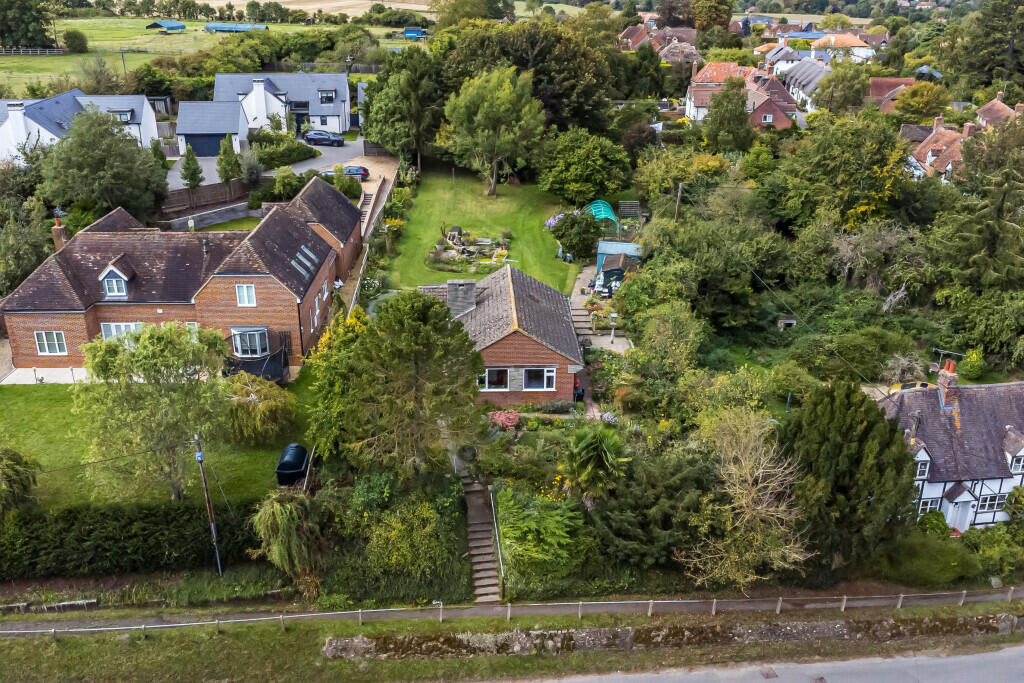 3 bedroom bungalow for sale in Newbury Road, East Hendred, Wantage