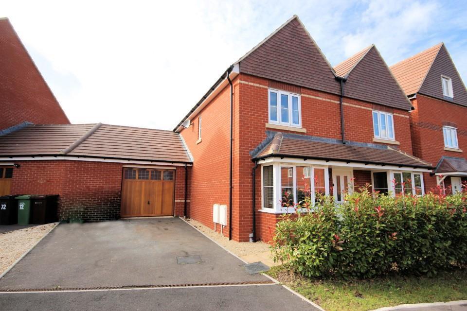 4 bedroom detached house for sale in Whittington Crescent, Wantage, OX12