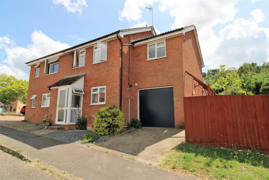 4 bedroom semidetached house for sale in Layhill Close, Bury St