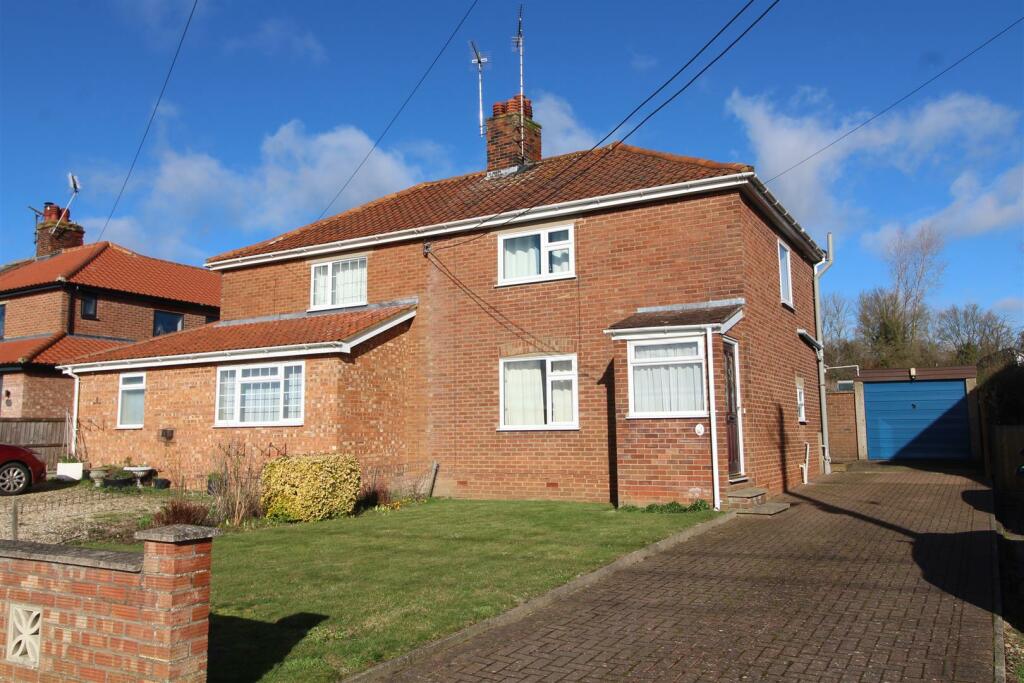 2 bedroom semidetached house for sale in Bury Road, Barrow, Bury St
