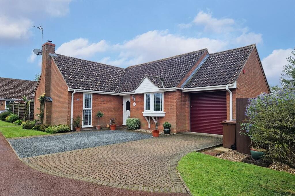 2 bedroom detached bungalow for sale in Denham Lane, Barrow, Bury St