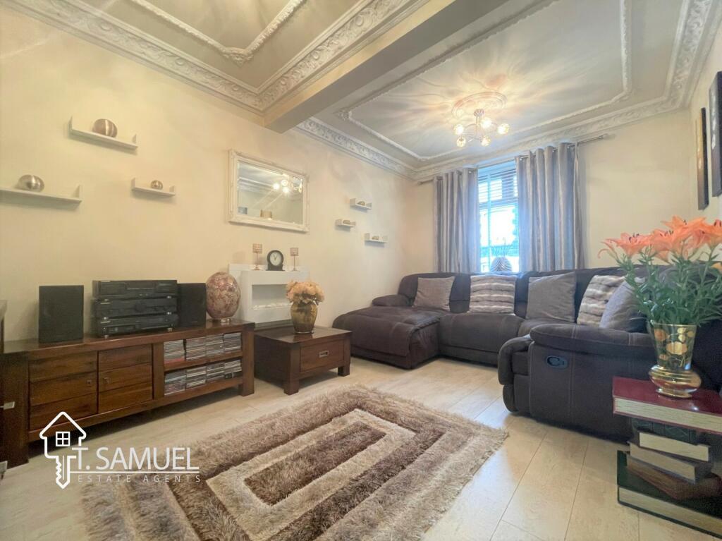 3 bedroom terraced house for sale in Ann Street, Abercynon CF45 4NW, CF45