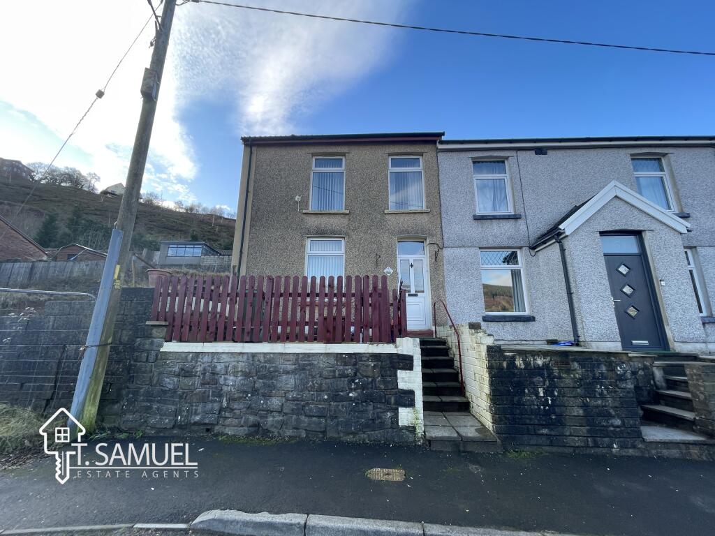 2 bedroom end of terrace house for sale in Vale View Terrace, Miskin, CF45