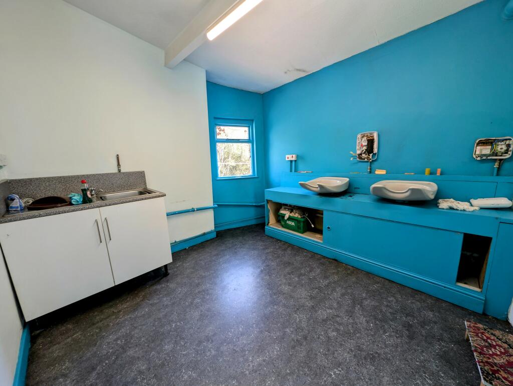 Additional property image - Commercial Street, Mountain Ash, CF45 3PS