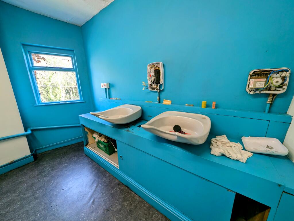 Additional property image - Commercial Street, Mountain Ash, CF45 3PS
