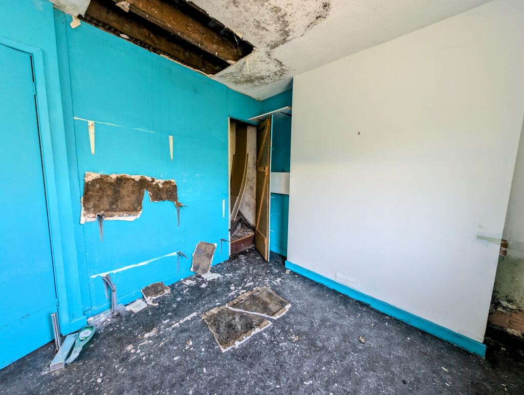 Additional property image - Commercial Street, Mountain Ash, CF45 3PS