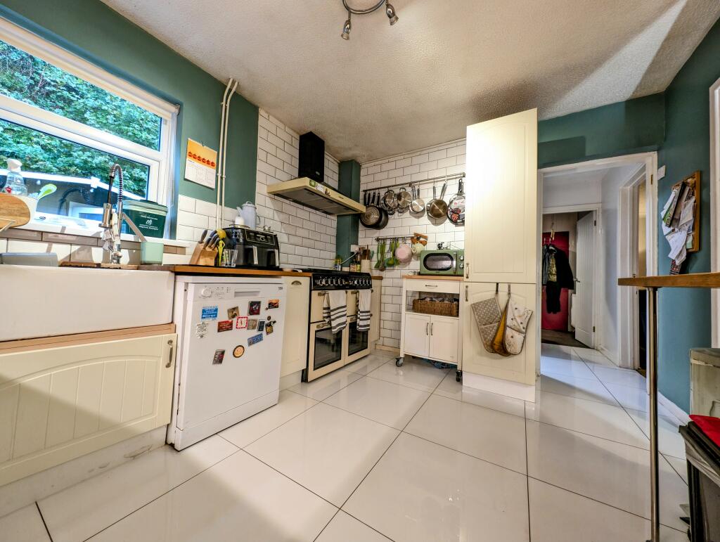 Additional property image - Windsor Court, Ynysybwl, CF37 3HX