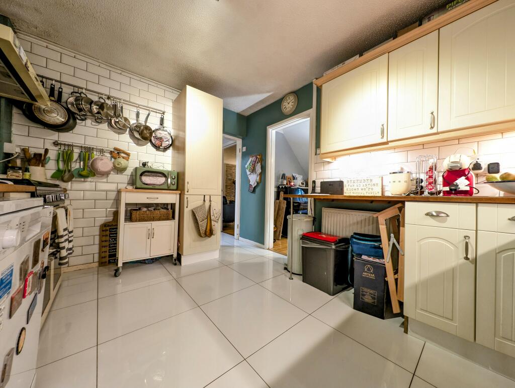 Additional property image - Windsor Court, Ynysybwl, CF37 3HX
