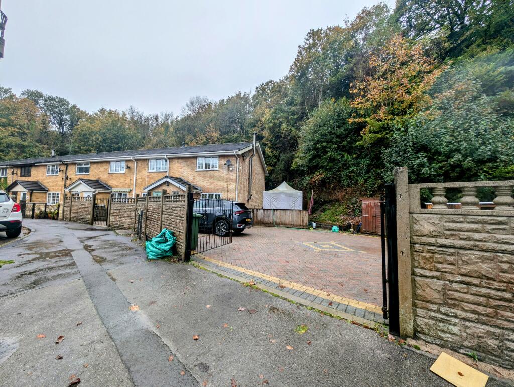 Additional property image - Windsor Court, Ynysybwl, CF37 3HX