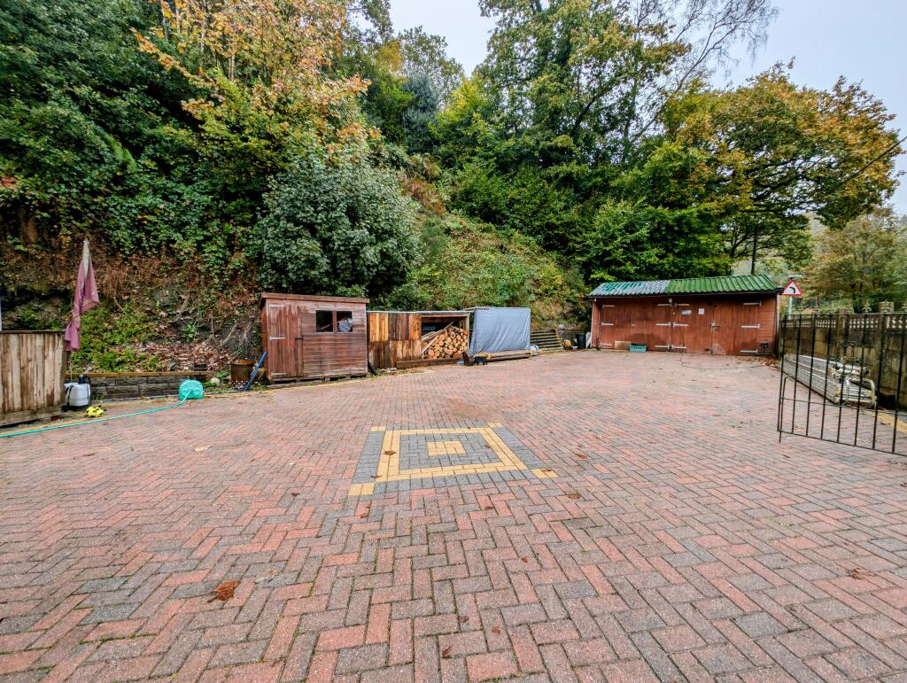 Additional property image - Windsor Court, Ynysybwl, CF37 3HX