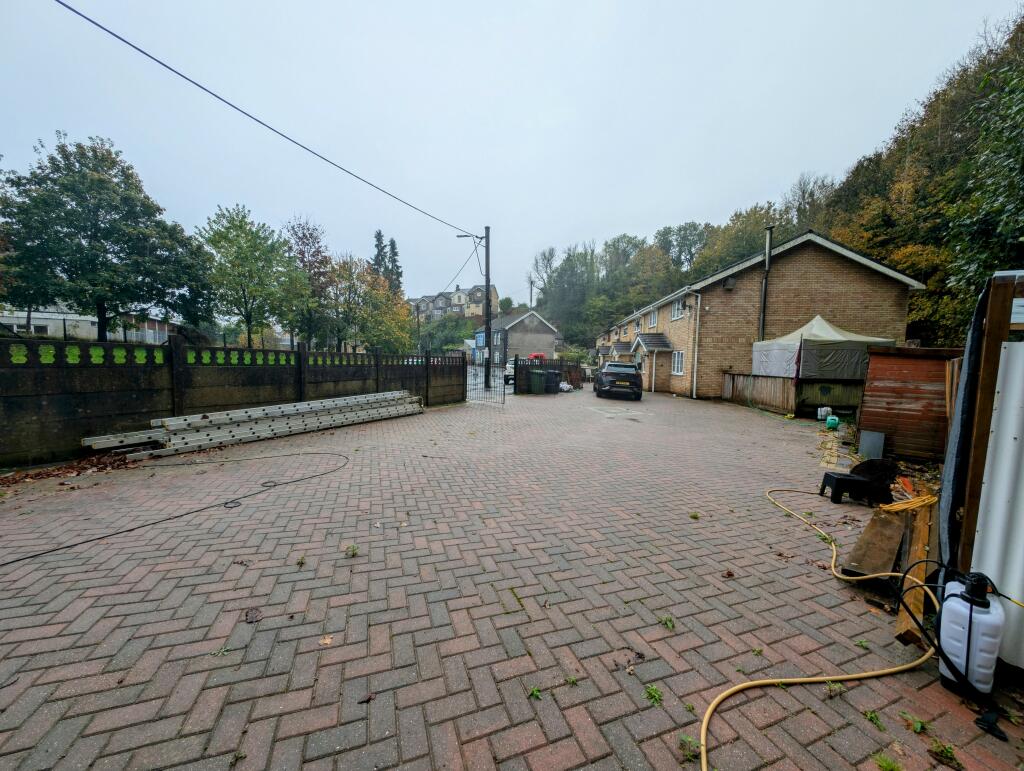 Additional property image - Windsor Court, Ynysybwl, CF37 3HX