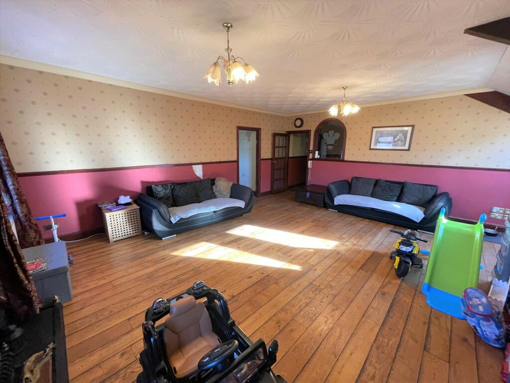 Additional property image - Mount Pleasant Hotel, Mountain Ash, CF45 3UF
