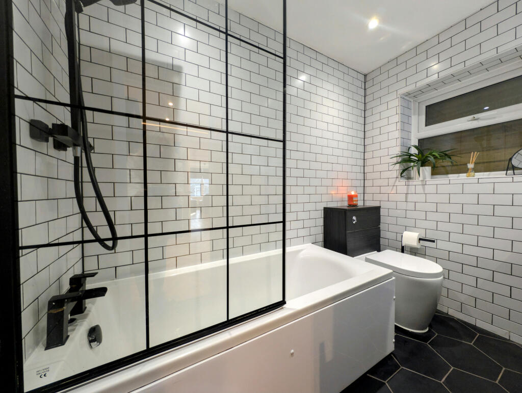 Additional property image - The Triangle, Caegarw