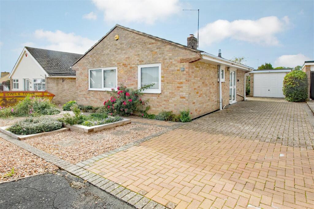 2 bedroom detached bungalow for sale in Berwick Road, Stanion