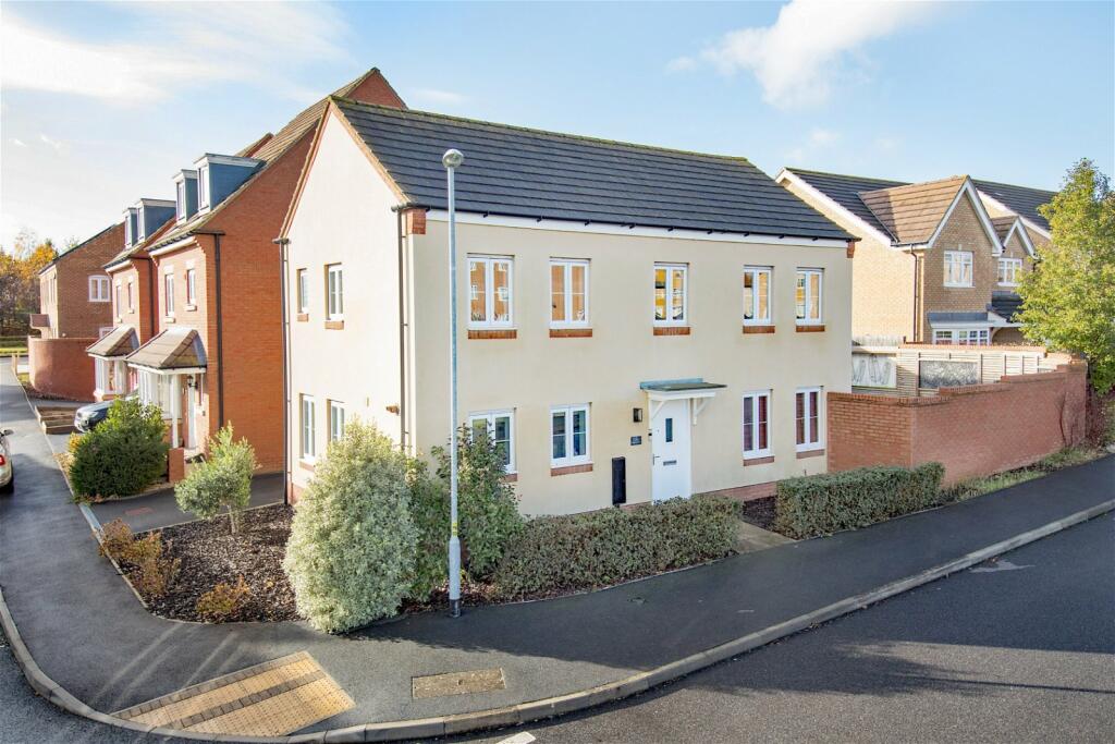 4 bedroom detached house for sale in Pennine Close, Little Stanion, NN18