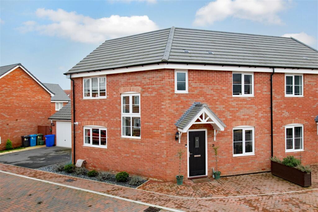 3 bedroom semidetached house for sale in Sunningdale Drive, Priors Hall Park, Corby