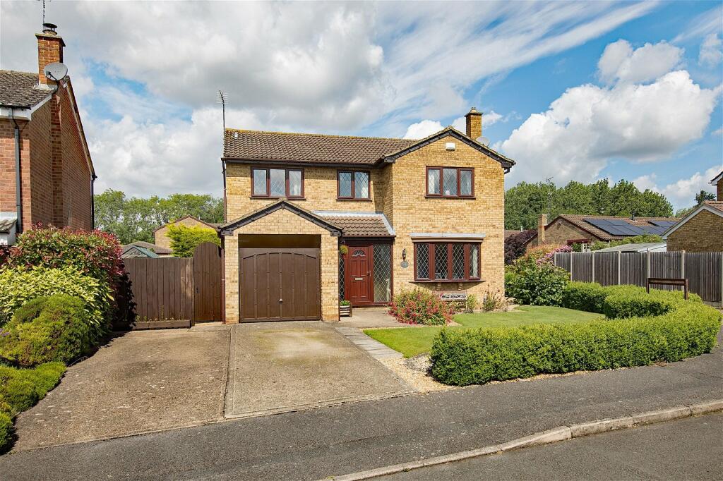 4 bedroom detached house for sale in Barn Close, Great Oakley, Corby