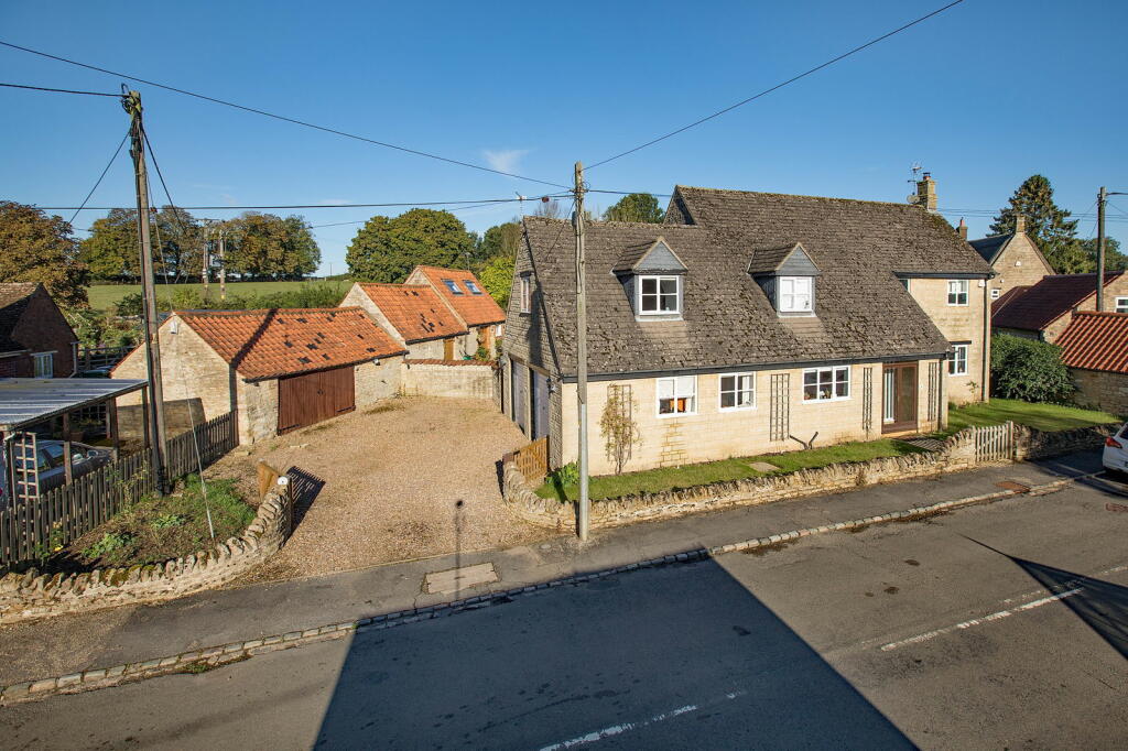 4 bedroom detached house for sale in Yew Tree Farm House, Little Oakley