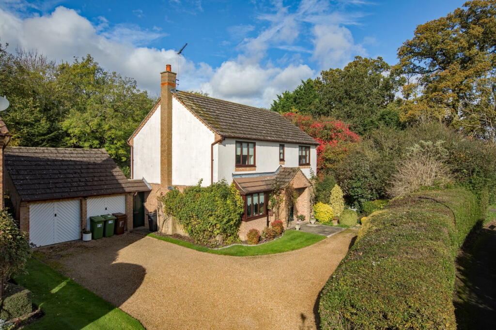 4 bedroom detached house for sale in Little Meadow, Great Oakley