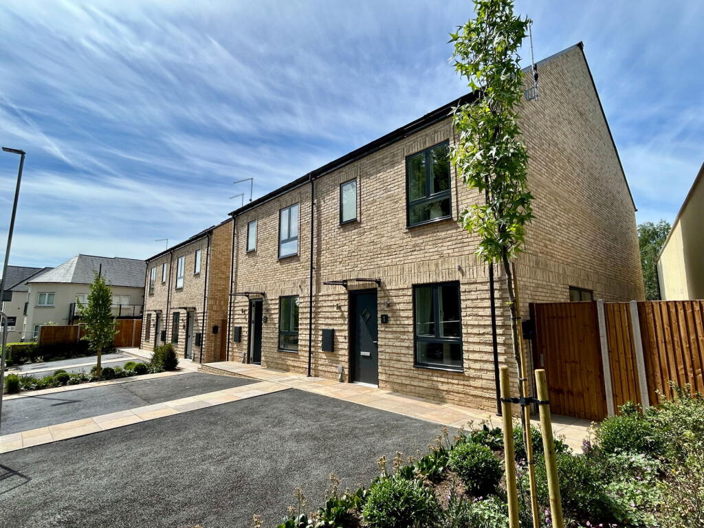 Main image of property: Victoria Close, Rickmansworth, Hertfordshire, WD3 1QY