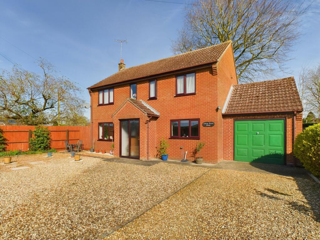 4 bedroom detached house for sale in Courtfields, Swaffham, PE37